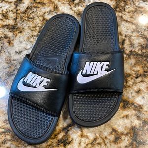 New Never Worn Nike Slides